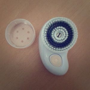 Nourish Advance Facial Cleansing Brush